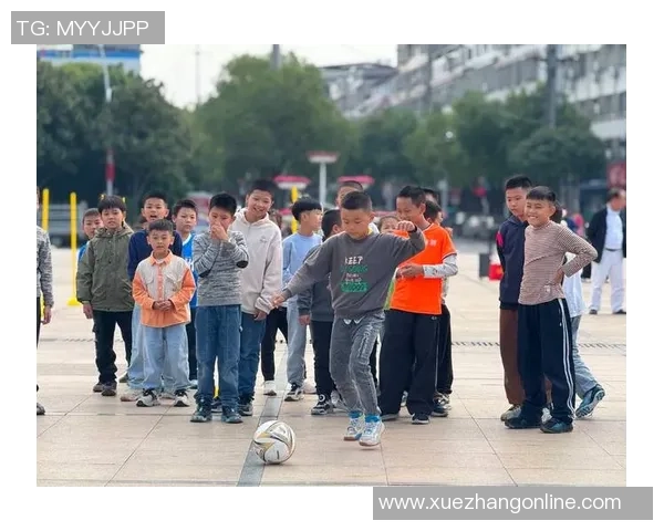 小学一年级足球课精彩视频分享让孩子们快乐学习与运动结合的完美体验